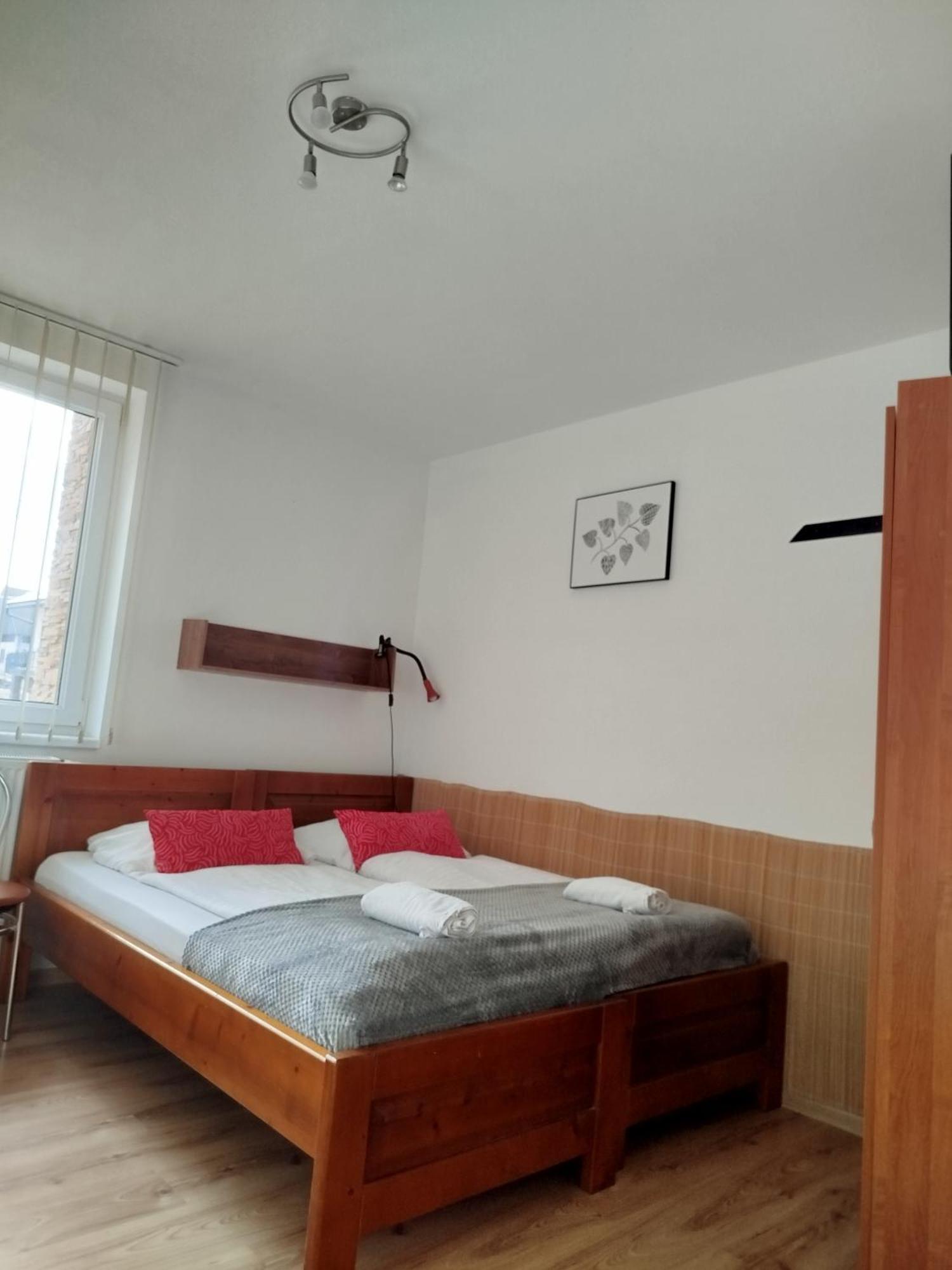 Guest House Kovalik Sucha Hora Екстер'єр фото
