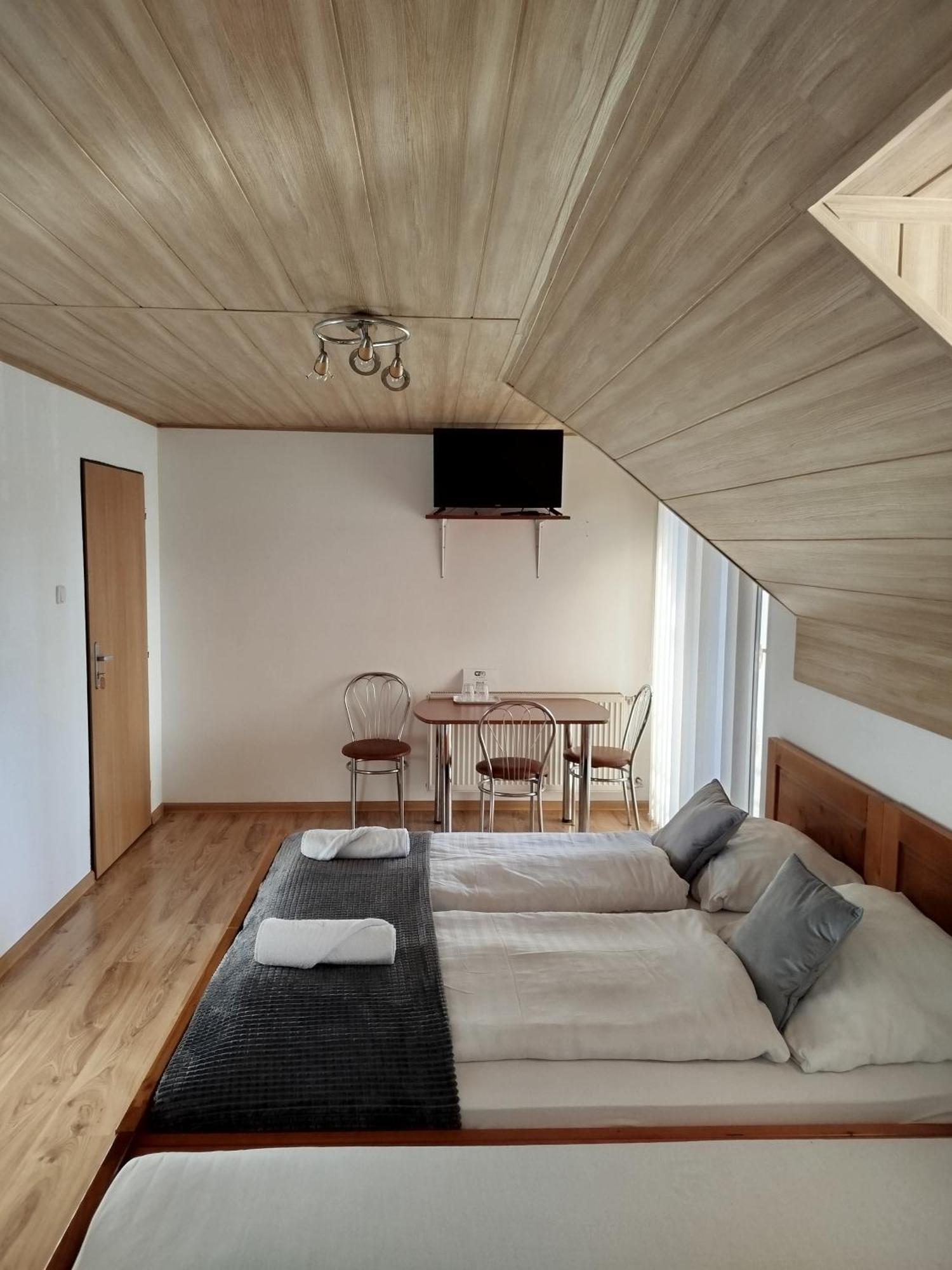 Guest House Kovalik Sucha Hora Екстер'єр фото
